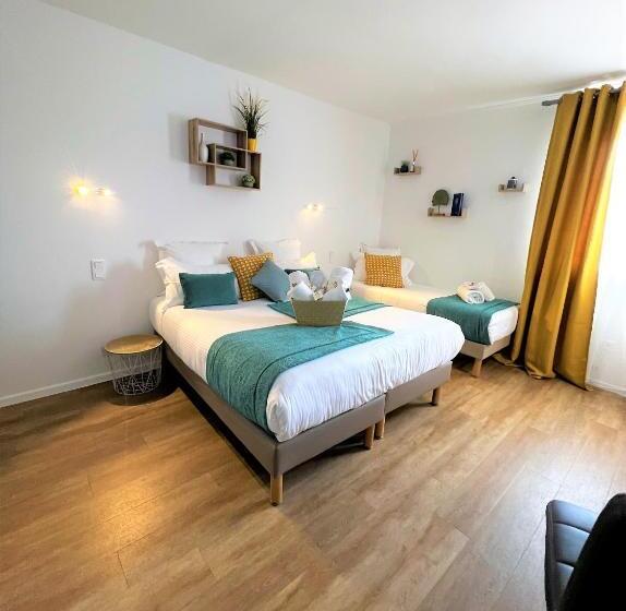 Номер Стандарт Трехместный, L Escapade