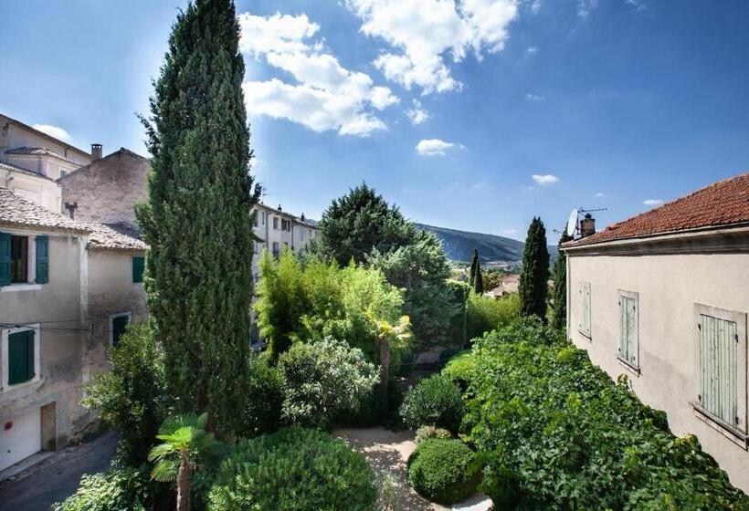 غرفة سوبيريور ثلاثية, Le Clos Du Buis