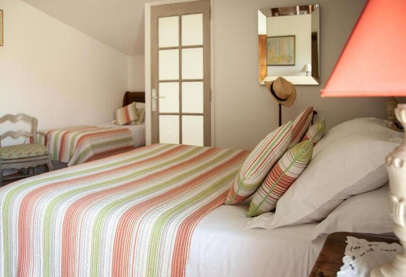 חדר סופריור לשלושה, Le Clos Du Buis