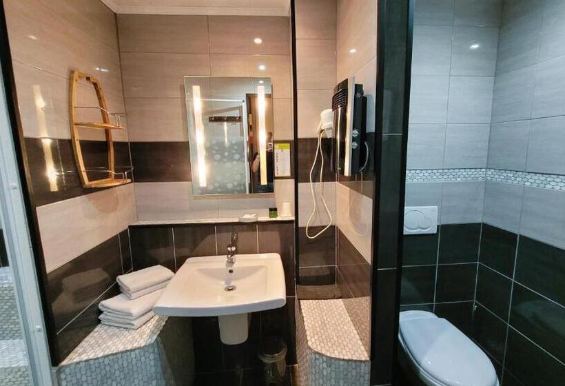 带阳台的三人标准间, Hôtel Le Dauphin Bleu