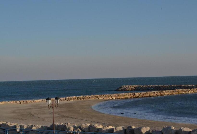 带海景的标准房, Hôtel Le Dauphin Bleu