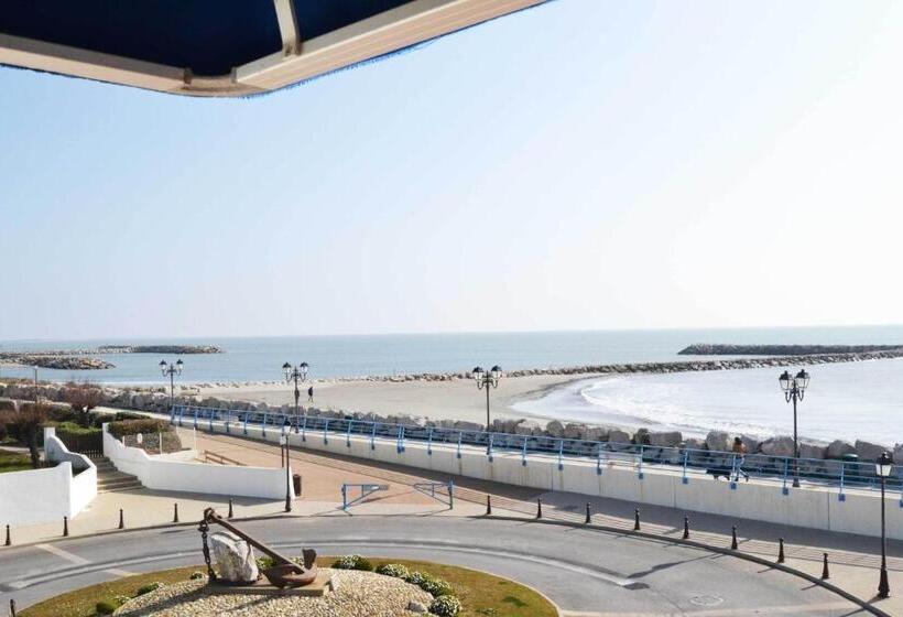 Triple Room Sea View, Hôtel Le Dauphin Bleu