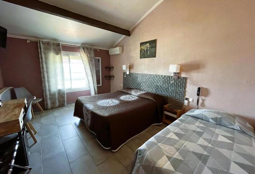 Triple Room Sea View, Hôtel Le Dauphin Bleu