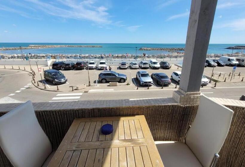 海景标准间带阳台, Hôtel Le Dauphin Bleu