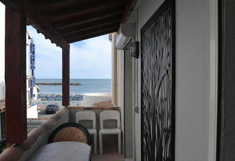 带阳台标准四人间, Hôtel Le Dauphin Bleu