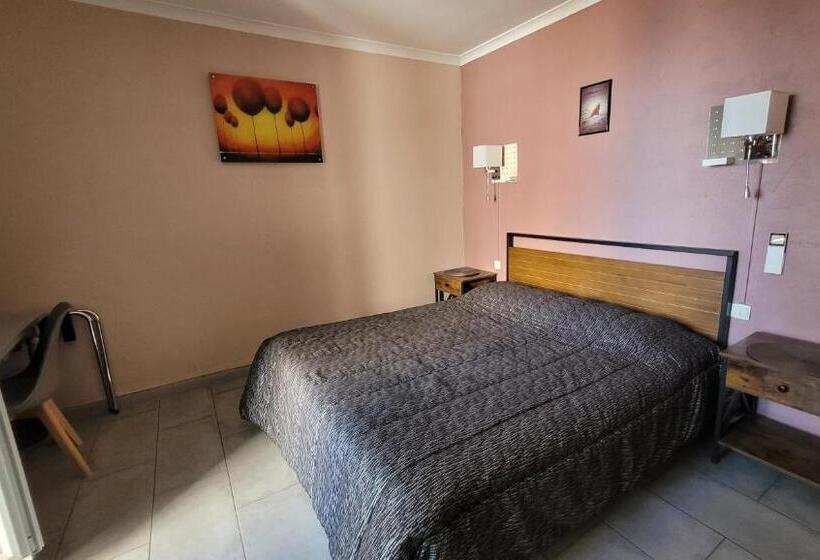 Comfort room with terrace, Hôtel Le Dauphin Bleu