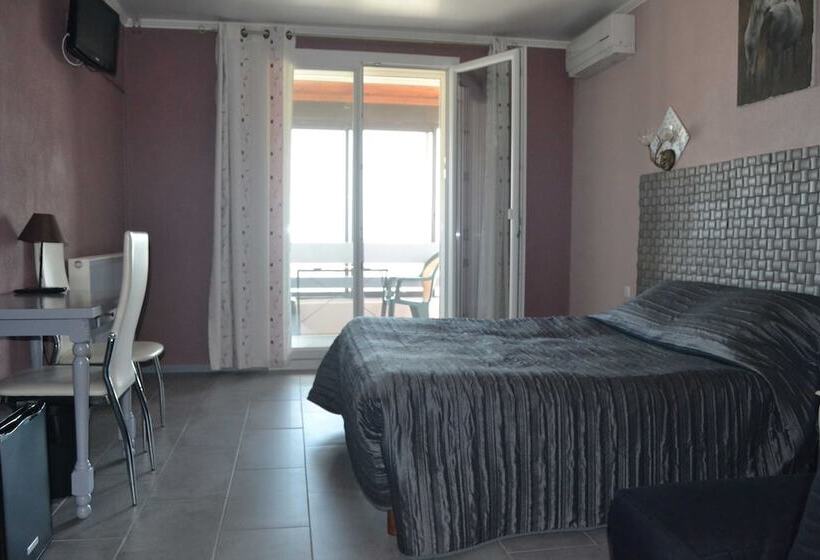 Номер Стандарт Вид на Море с Балконом, Hôtel Le Dauphin Bleu