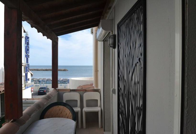 带阳台标准四人间, Hôtel Le Dauphin Bleu