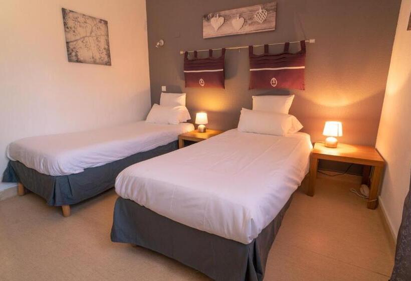 חדר משפחתי, Le President Gare Nimes Pont Du Gard