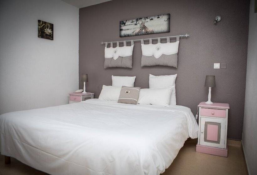 חדר סופריור לשלושה, Le President Gare Nimes Pont Du Gard