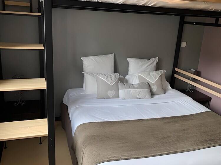 חדר משפחתי, Le President Gare Nimes Pont Du Gard