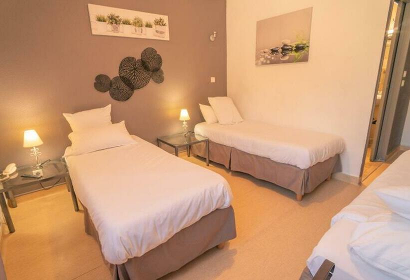 חדר סטנדרט לשלושה, Le President Gare Nimes Pont Du Gard