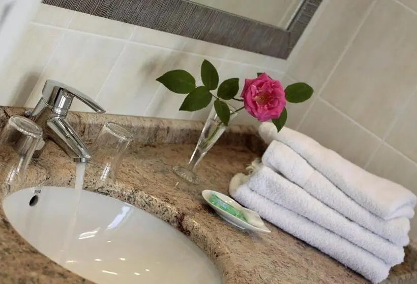 اتاق استاندارد سه نفره, Maitagaria