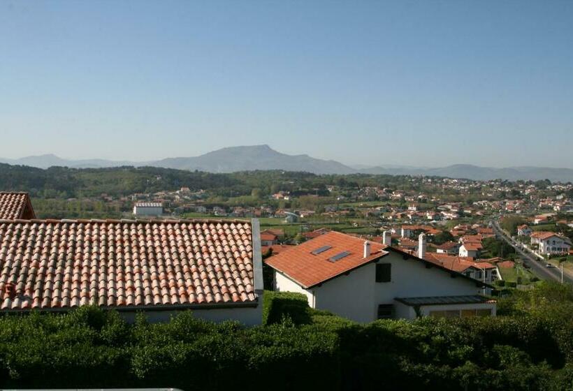 غرفة قياسية, Restaurant Elissaldia