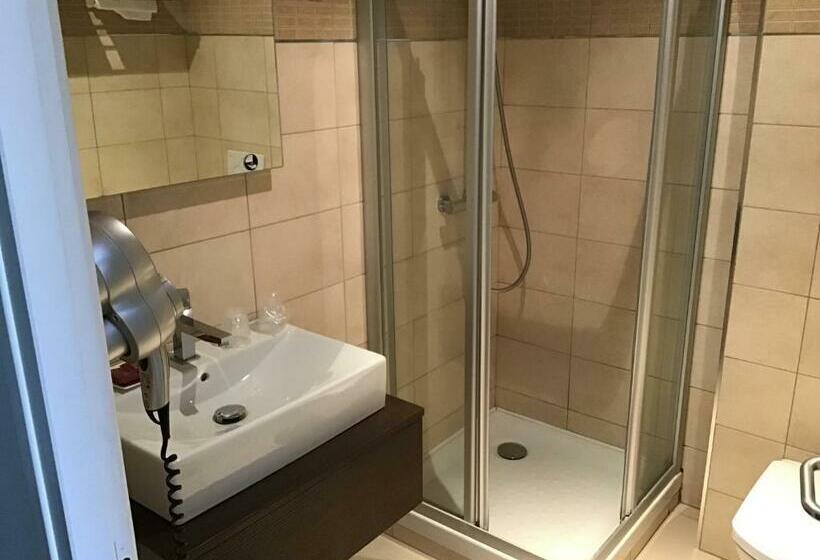 غرفة قياسية فردية, Restaurant Elissaldia