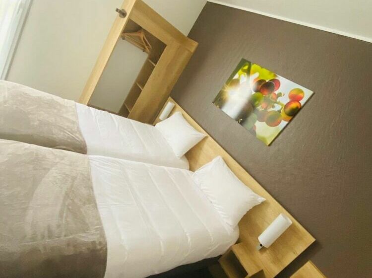 Номер Стандарт, Wood Inn Bordeaux Aeroport