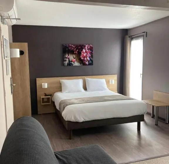 Perhehuone, Wood Inn Bordeaux Aeroport