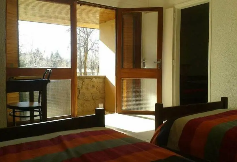 Perhehuone, Village Club Yravals