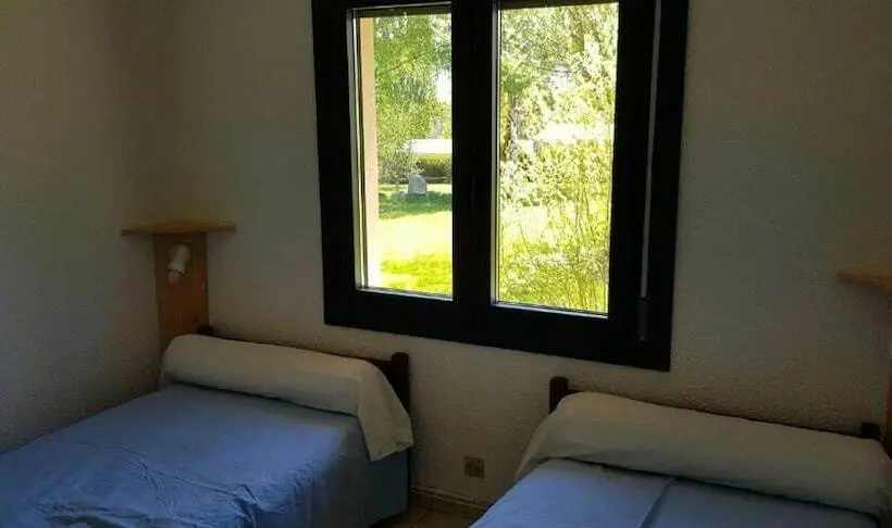 Perhehuone, Village Club Yravals