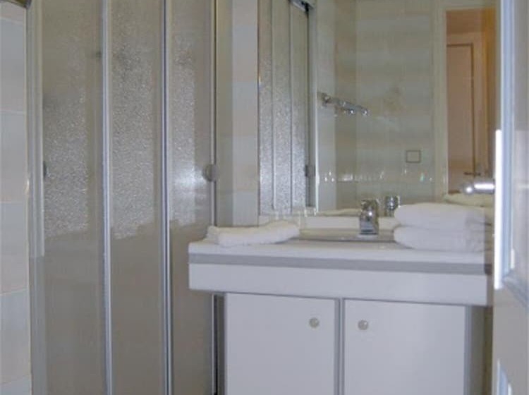 חדר משפחתי, Village Club Yravals