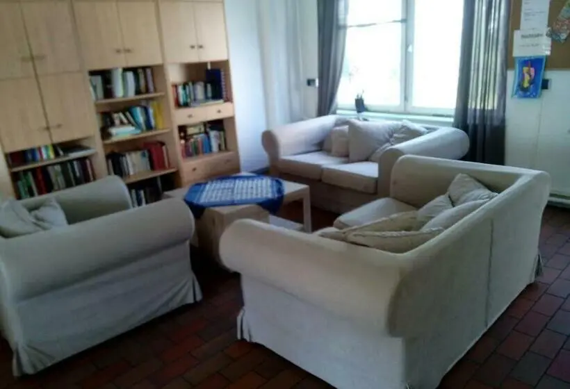 ルームシェアのワンベッド, M&r Hostel