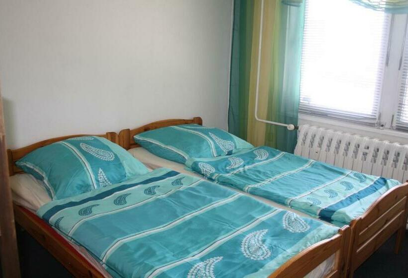 共用房间的床, M&r Hostel