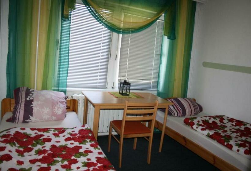 공동 객실, M&r Hostel