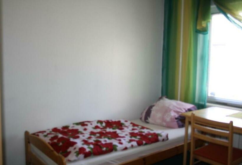 ルームシェアのワンベッド, M&r Hostel