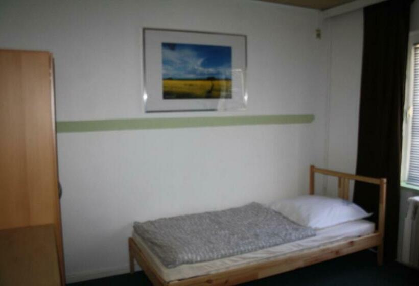 سرير فى غرفة مشتركه, M&r Hostel