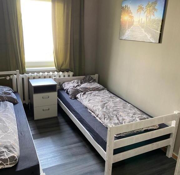 ルームシェアのワンベッド, M&r Hostel