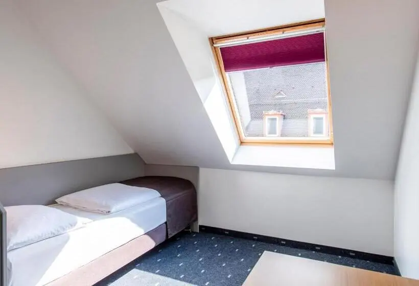 Standard Kolmen Hengen Huone, B&b Hotel Nürnberg City
