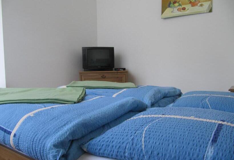 Номер Стандарт, Am Bahnhof