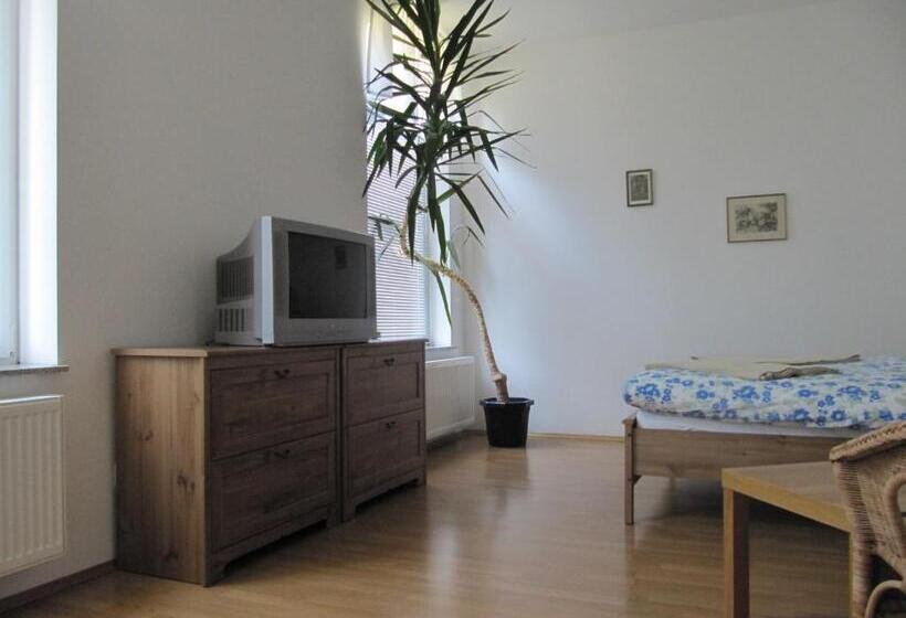 Номер Стандарт, Am Bahnhof