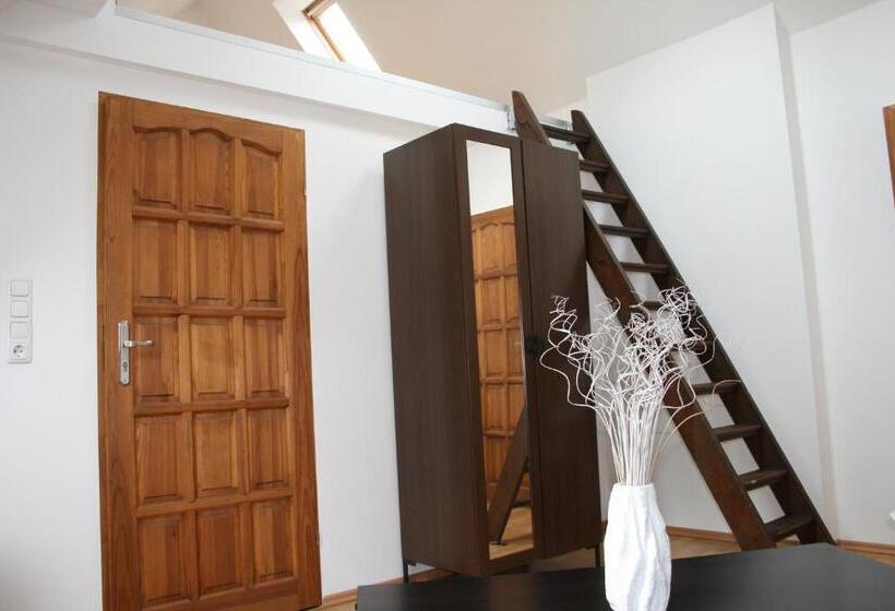 Семейный Номер, Am Bahnhof