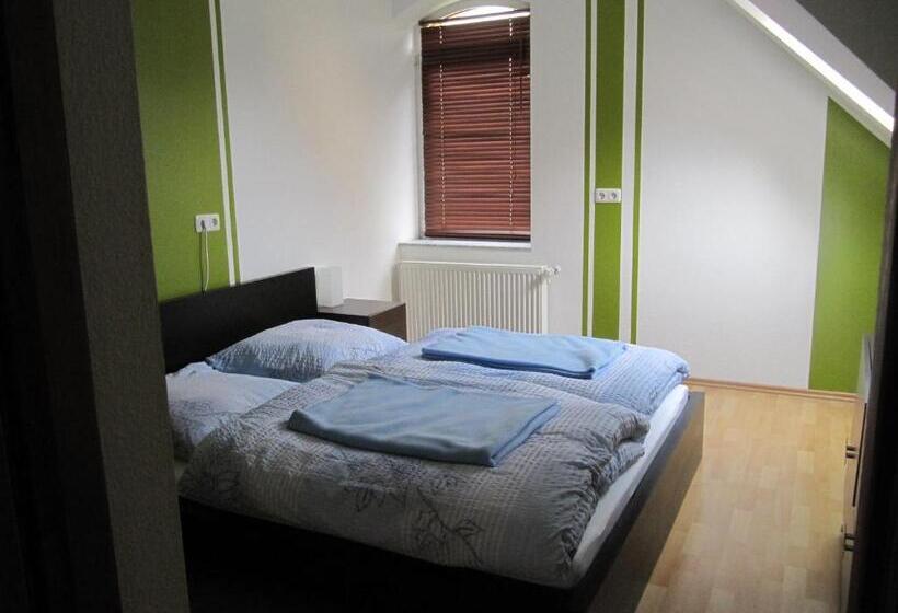 Семейный Номер, Am Bahnhof