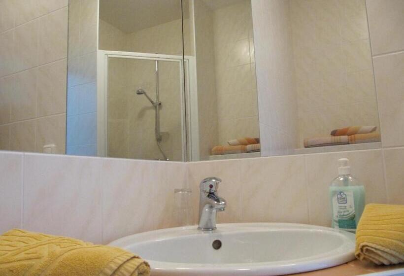 Номер Стандарт, Am Bahnhof