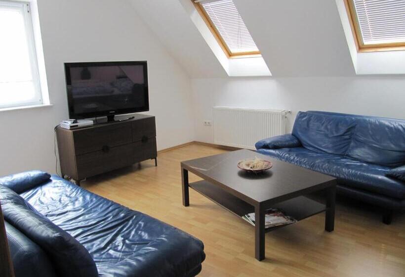 Семейный Номер, Am Bahnhof