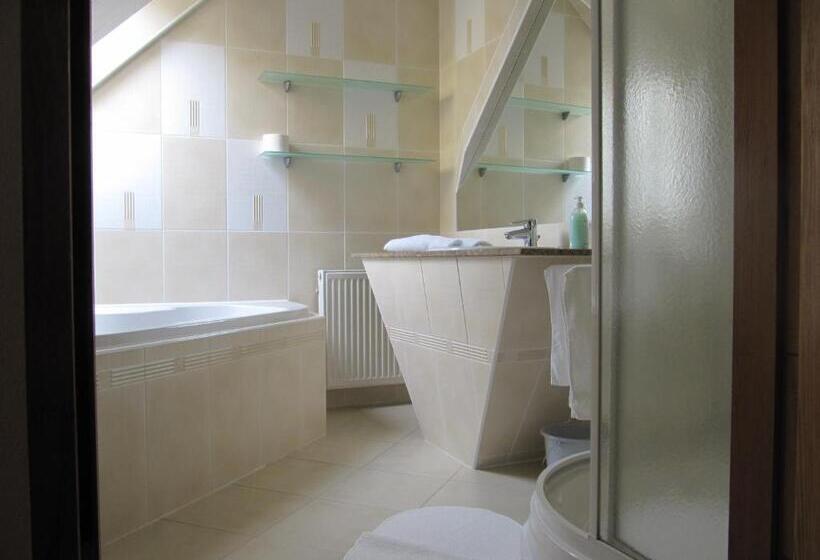 Семейный Номер, Am Bahnhof