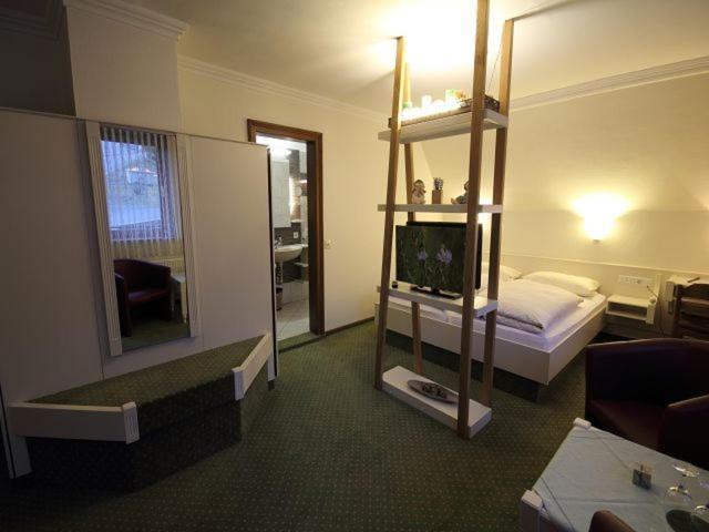 غرفة ديلوكس, Bischof