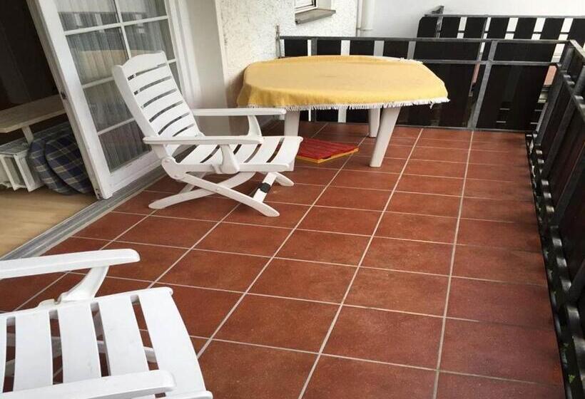 דירה בת חדר שינה 1 עם מרפסת, Carlsruh