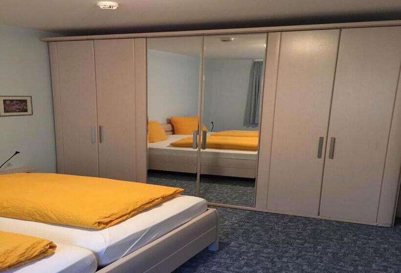 דירה בת חדר שינה 1 עם מרפסת, Carlsruh