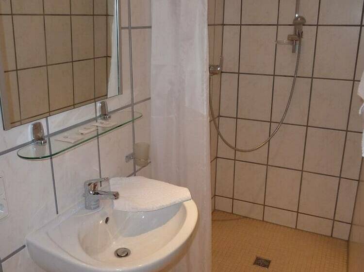 חדר סטנדרט יחיד, Edelstein