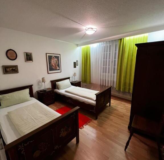 패밀리 룸, Und Restaurant Adler