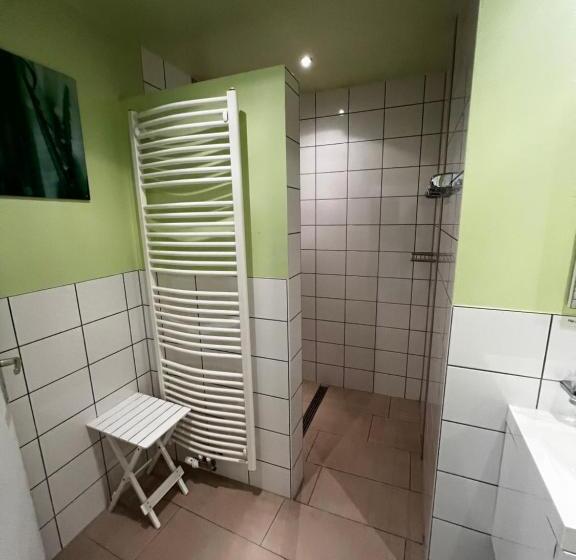 패밀리 룸, Und Restaurant Adler