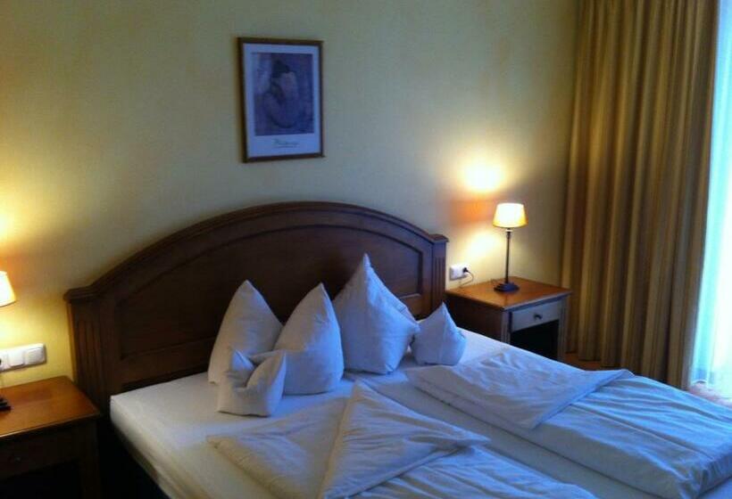 Номер Стандарт, La Strada