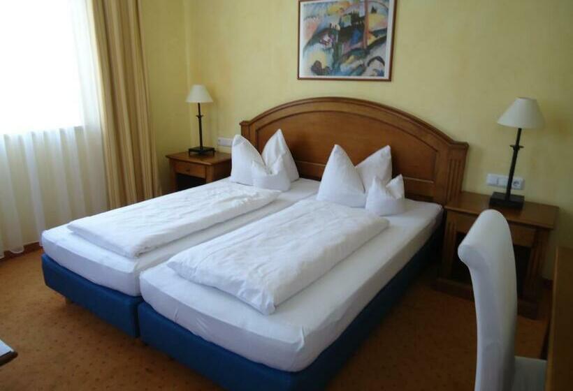 基本间, La Strada