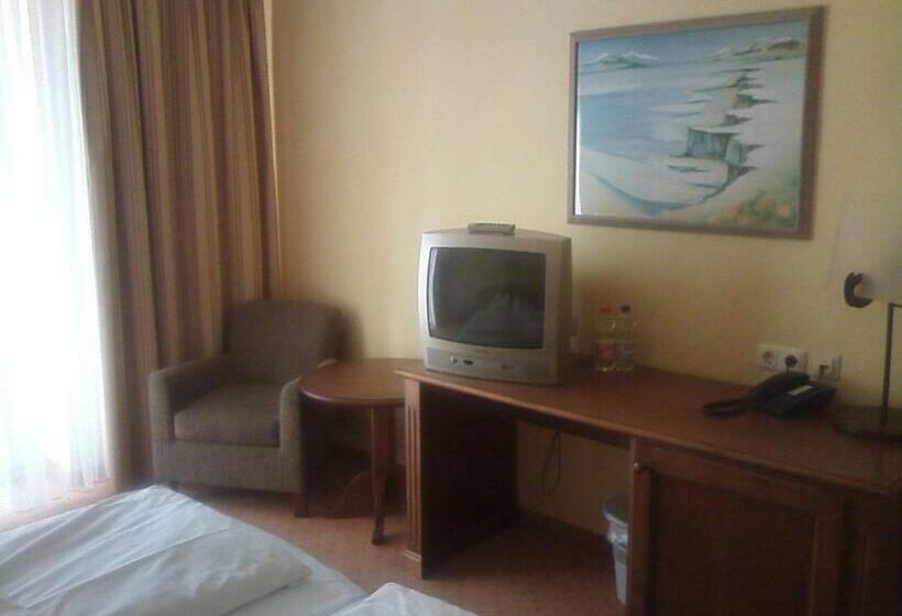 Номер Стандарт, La Strada