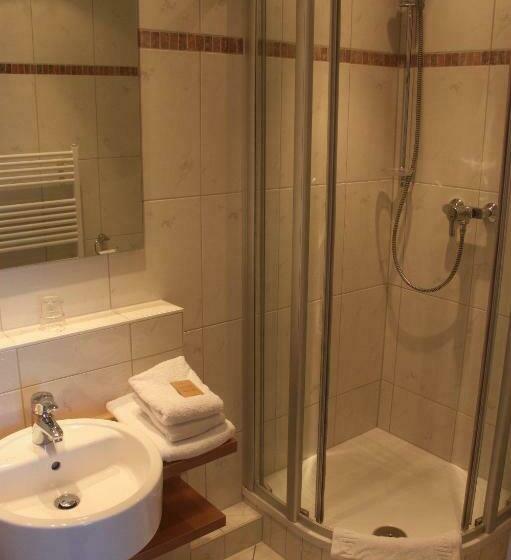 标准单人间, Strandhof