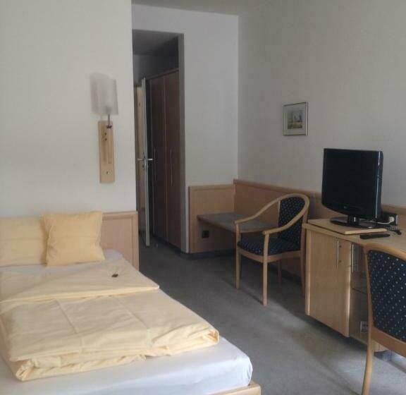 Номер Стандарт Индивидуальный с Балконом, Vier Jahreszeiten