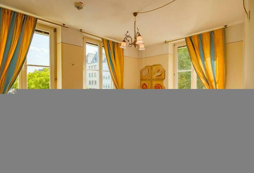 اتاق راحتی, Xii Apostel Albergo